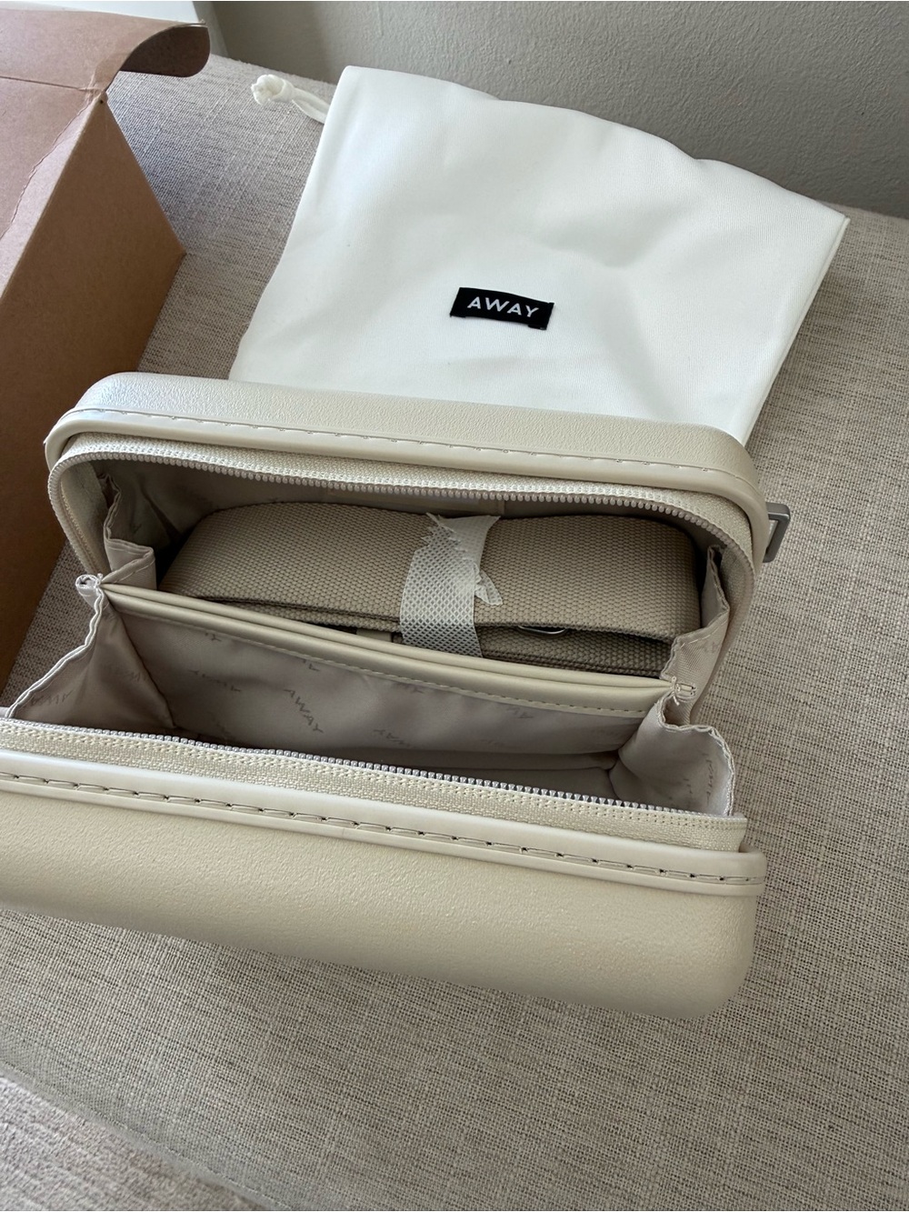 NWT - Away salt white - crossbody with Dust Bag